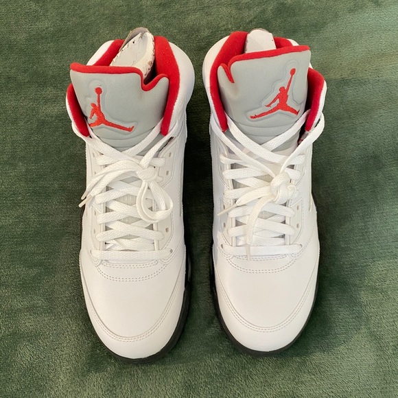 White/Fire Red- Black Air Jordan 5 Retro Size 9m - Picture 3 of 5